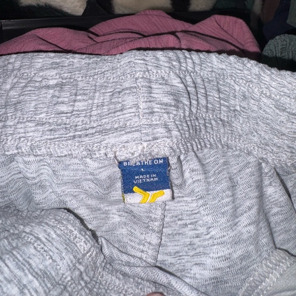 Old navy breath on active joggers - Picture 2 of 3